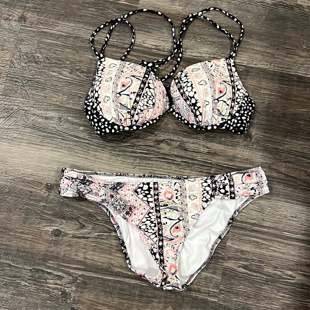 Victoria’s Secret bikini